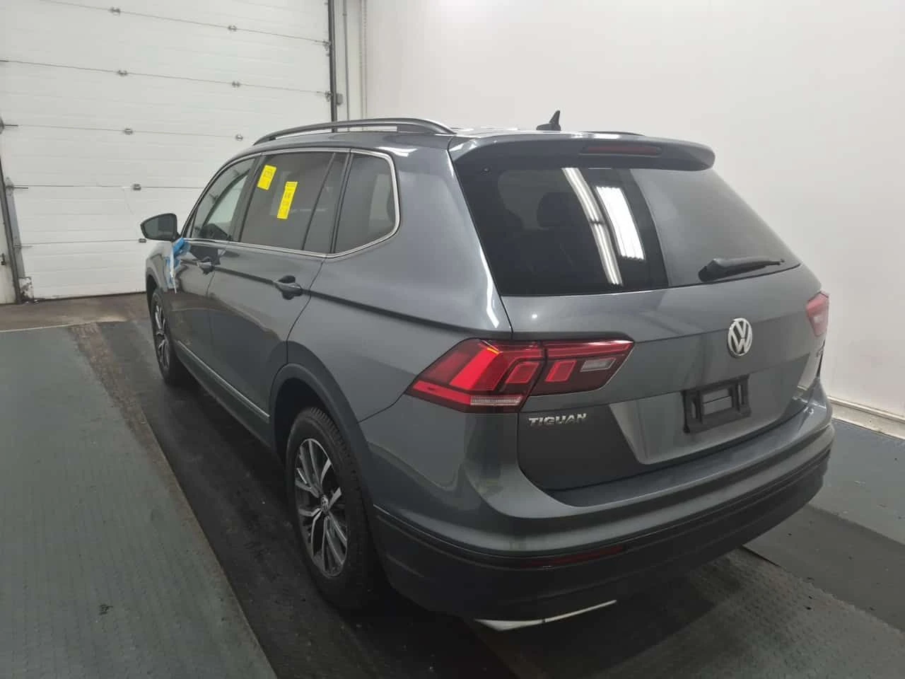 VW Tiguan * COMFORTLINE * CARFAX * ПАНОРАМА * 2 КЛЮЧА * , снимка 4 - Автомобили и джипове - 54477692
