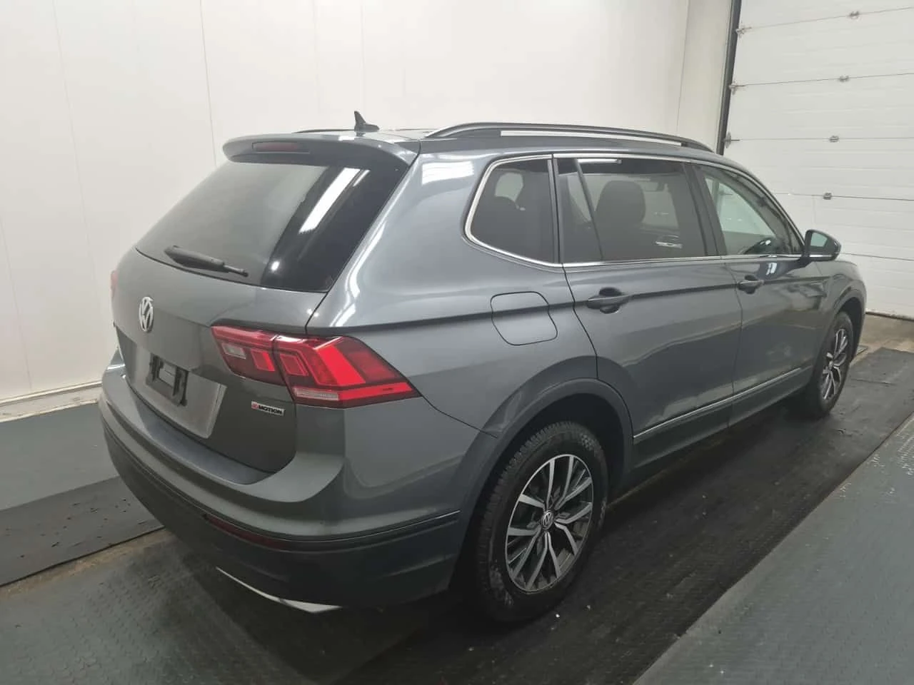 VW Tiguan * COMFORTLINE * CARFAX * ПАНОРАМА * 2 КЛЮЧА * , снимка 3 - Автомобили и джипове - 54477692
