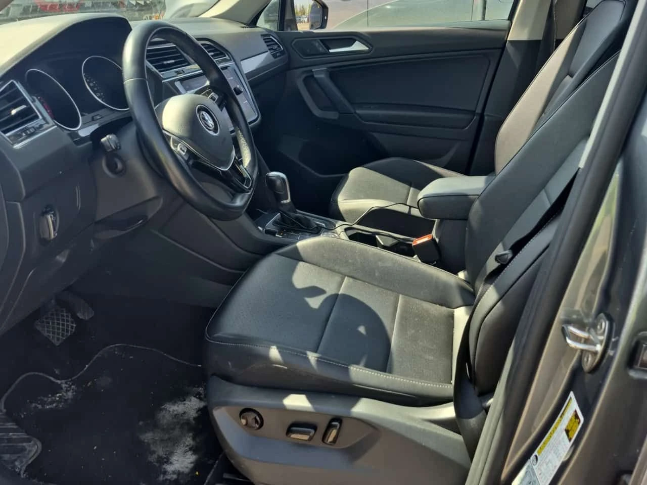 VW Tiguan * COMFORTLINE * CARFAX * ПАНОРАМА * 2 КЛЮЧА * , снимка 9 - Автомобили и джипове - 54477692
