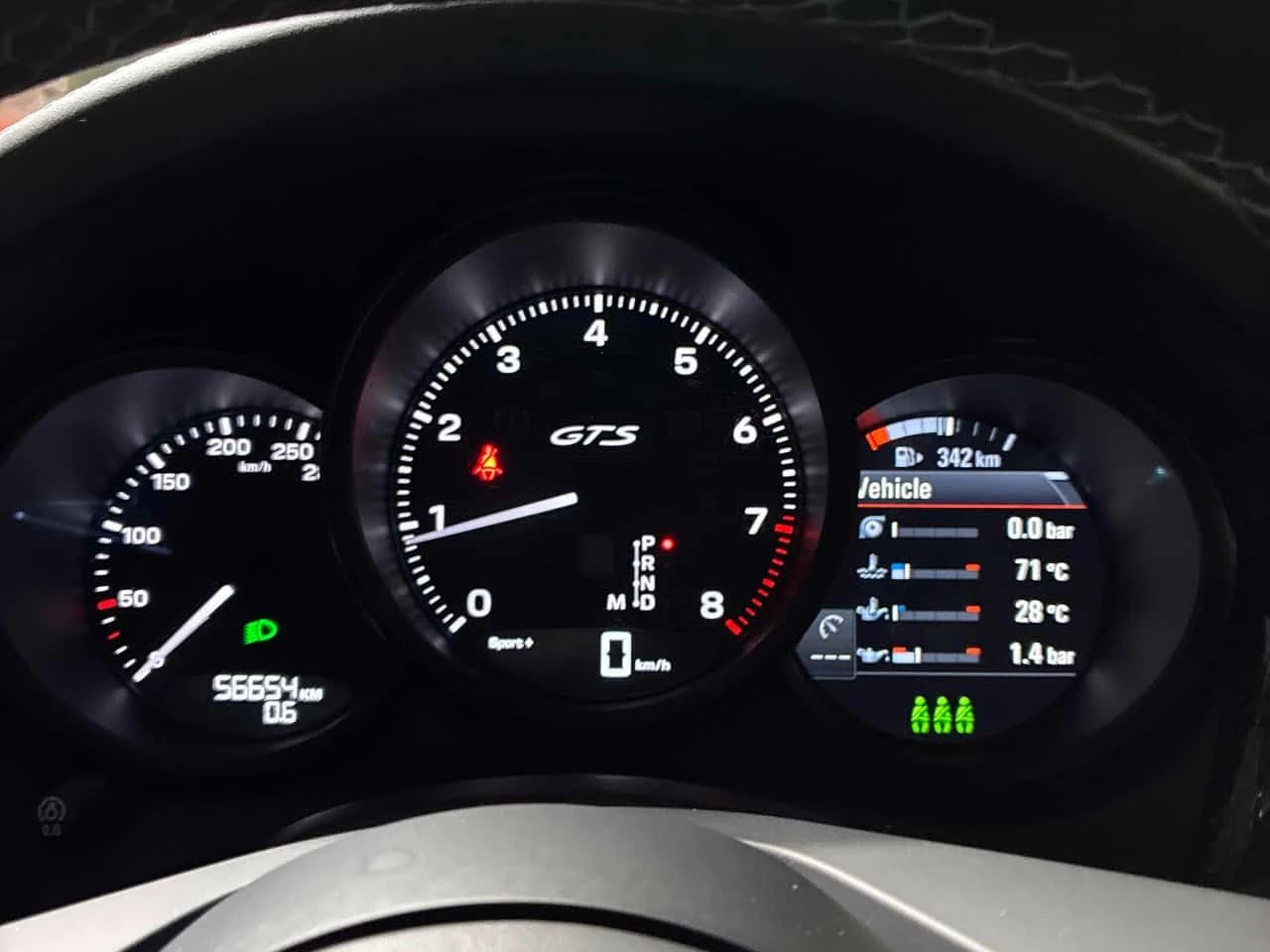 Porsche Macan * GTS * CARFAX * БЕЗ ПЪРВОНАЧАЛНА ВНОСКА, снимка 8 - Автомобили и джипове - 54545594