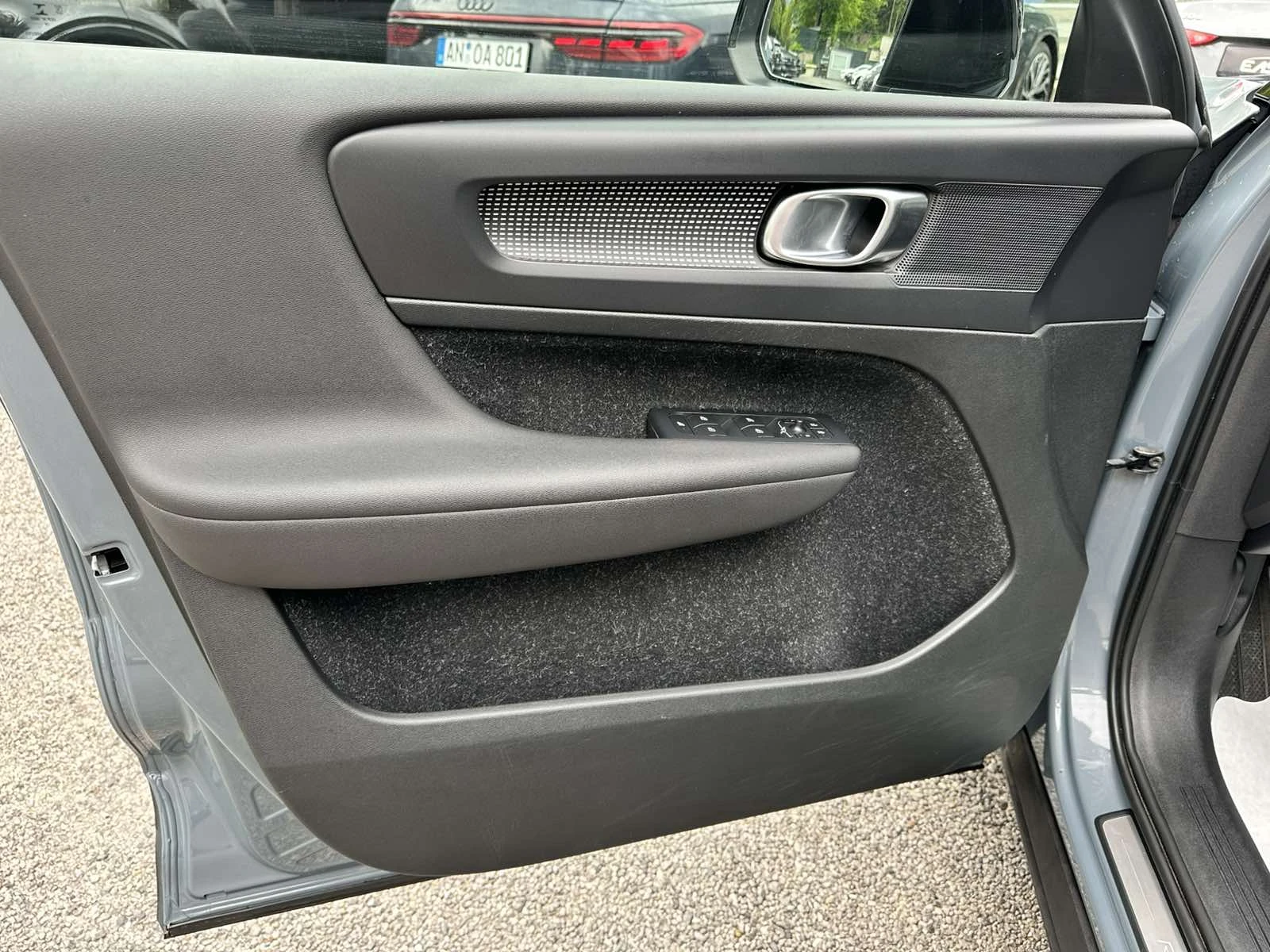 Volvo XC40 R-Design/LED/PANO/, снимка 5 - Автомобили и джипове - 54644841