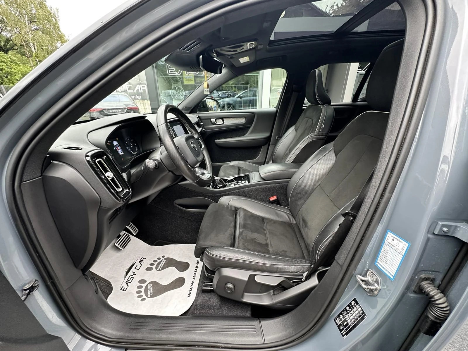 Volvo XC40 R-Design/LED/PANO/, снимка 6 - Автомобили и джипове - 54644841