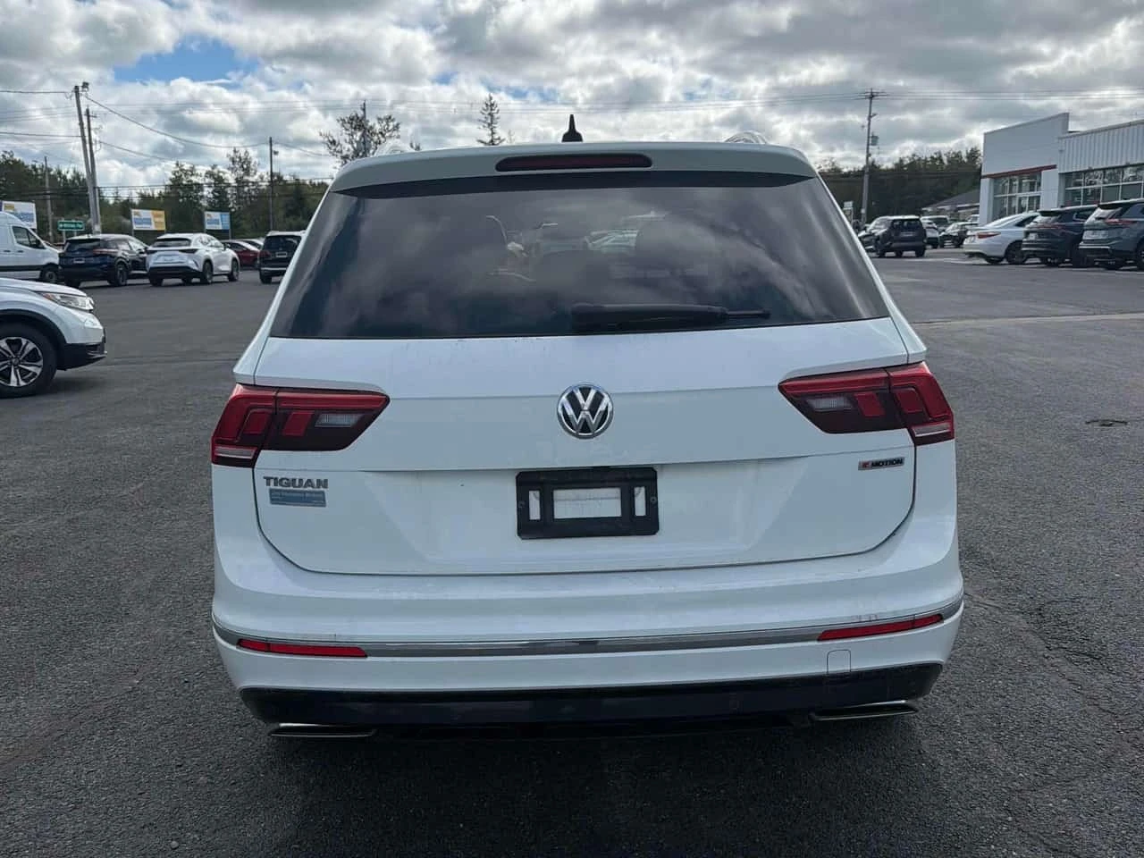 VW Tiguan * Highline 4MOTION* АВТОКРЕДИТ* , снимка 4 - Автомобили и джипове - 56171722