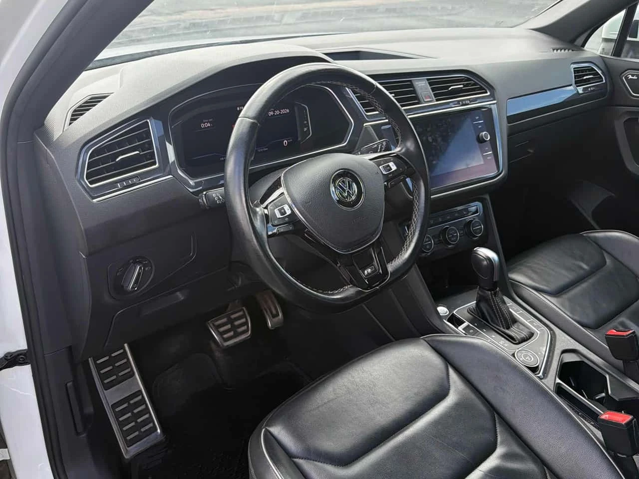 VW Tiguan * Highline 4MOTION* АВТОКРЕДИТ* , снимка 5 - Автомобили и джипове - 56171722