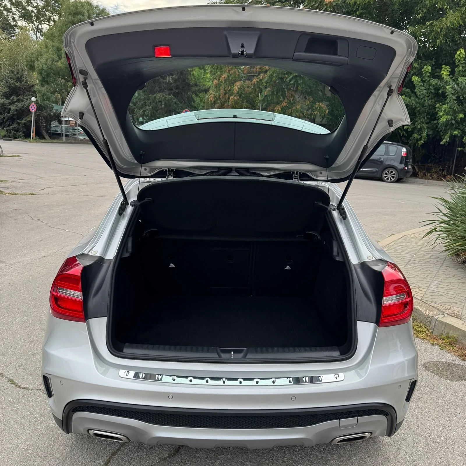 Mercedes-Benz GLA 200, снимка 14 - Автомобили и джипове - 56243047