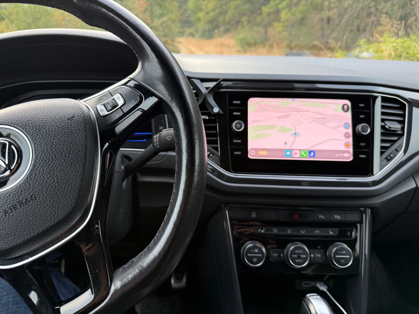 VW T-Roc, снимка 8 - Автомобили и джипове - 56544993