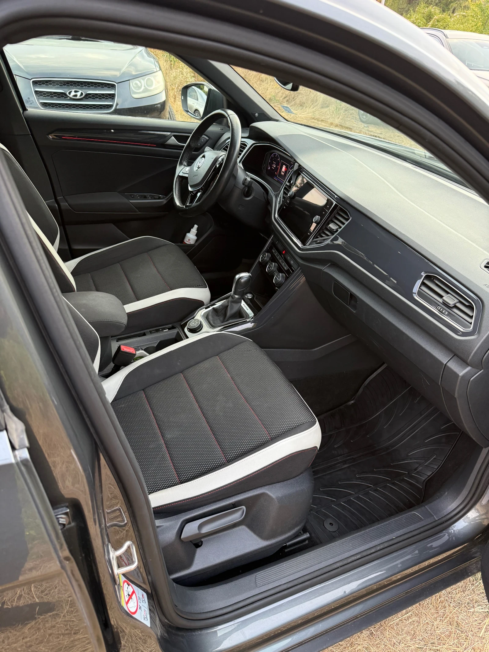 VW T-Roc, снимка 5 - Автомобили и джипове - 56544993
