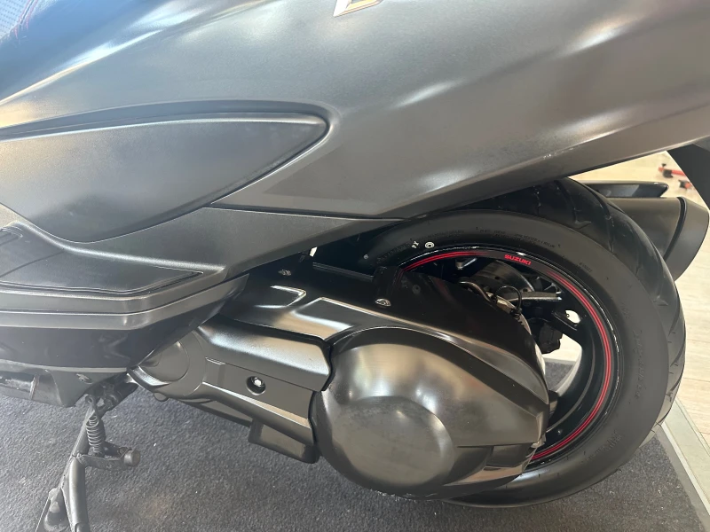 Suzuki Burgman 400i ABS 09.2015г., снимка 9 - Мотоциклети и мототехника - 51340758