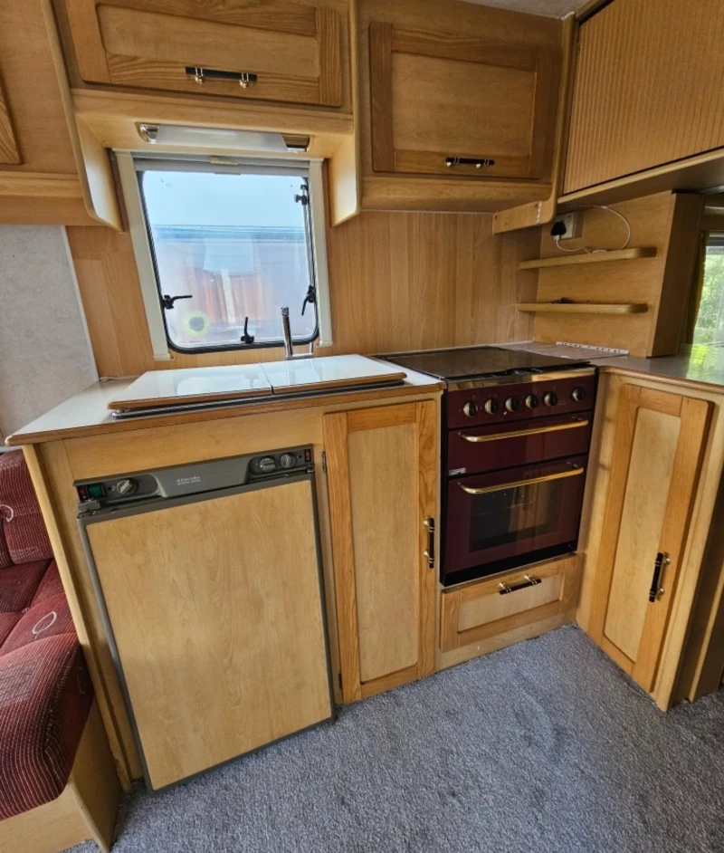 Каравана Eldis Френска спалня, форселт, снимка 7 - Каравани и кемпери - 53187613