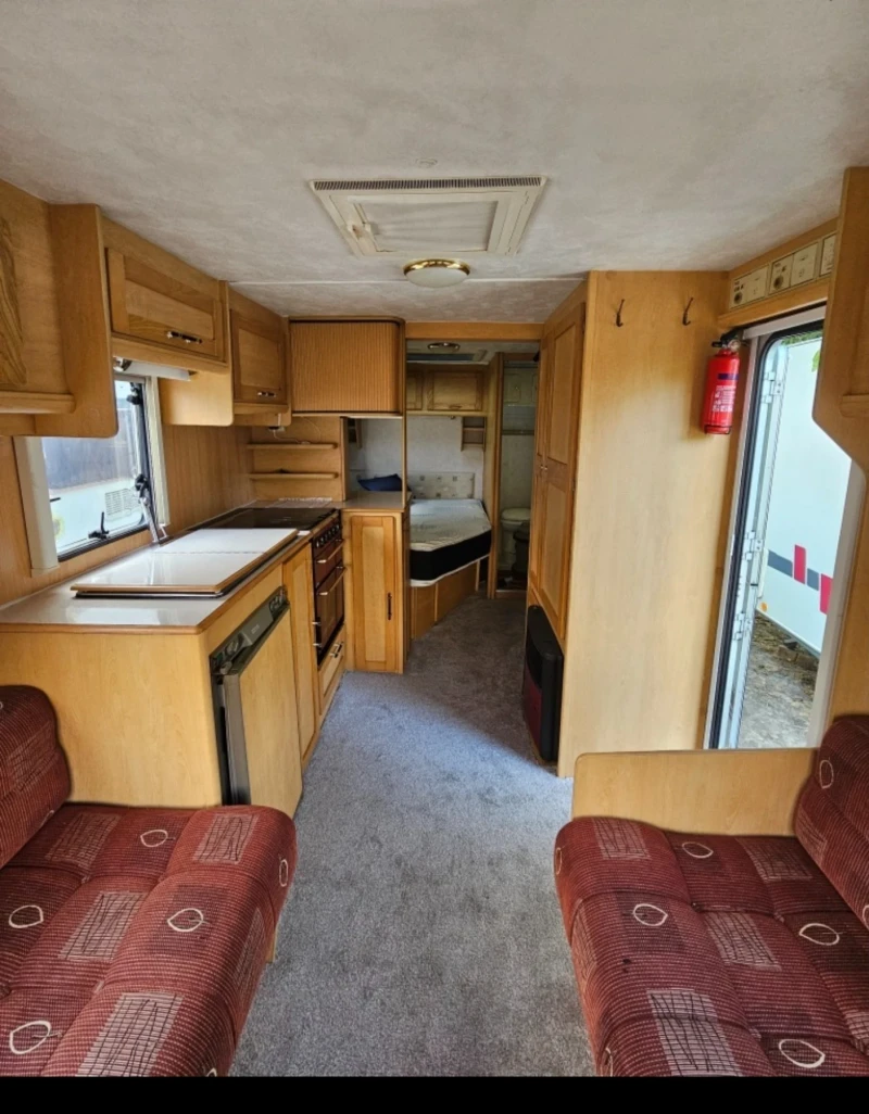 Каравана Eldis Френска спалня, форселт, снимка 8 - Каравани и кемпери - 53187613