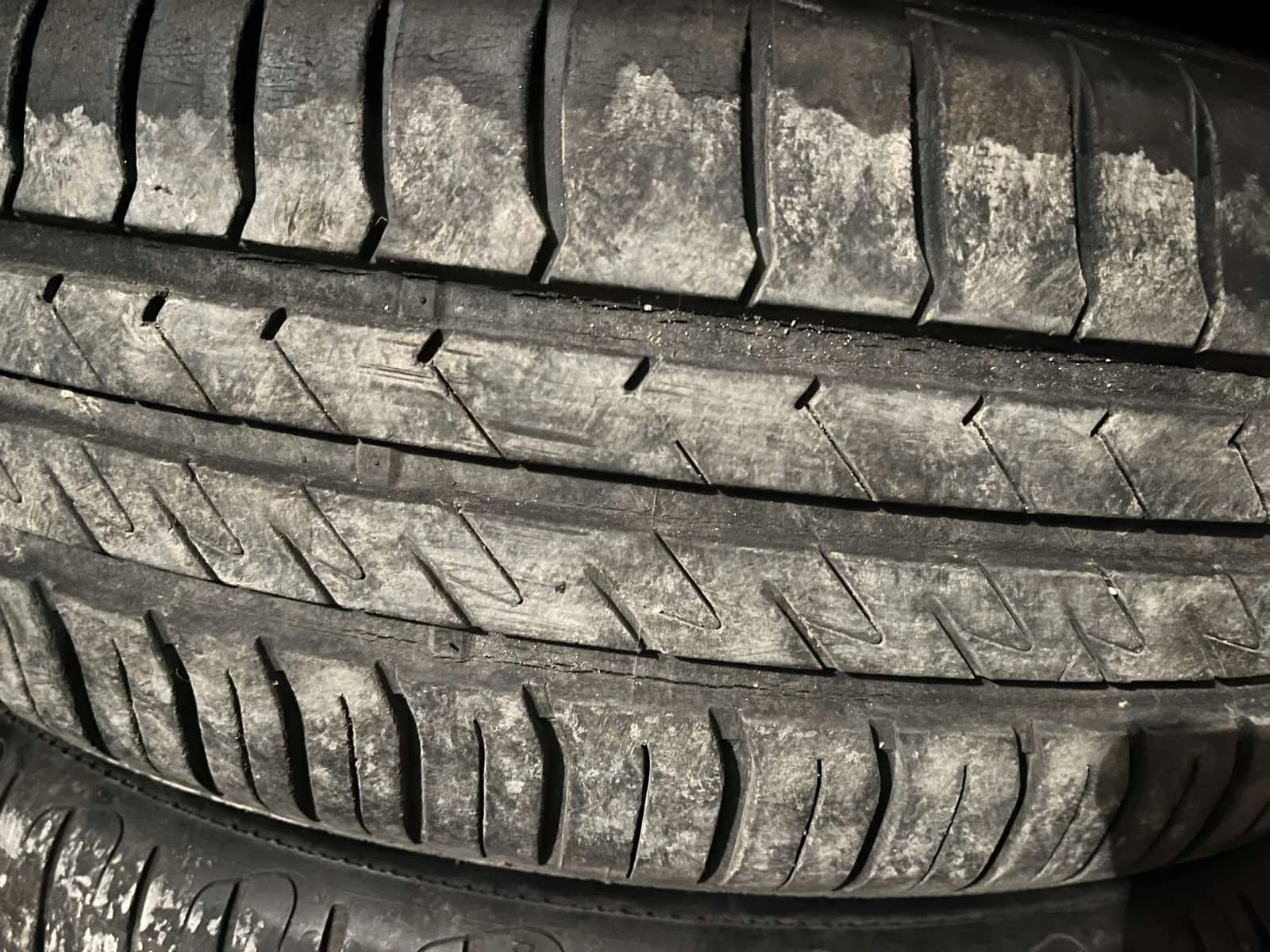 Гуми Летни 175/65R15, снимка 2 - Гуми и джанти - 53819178
