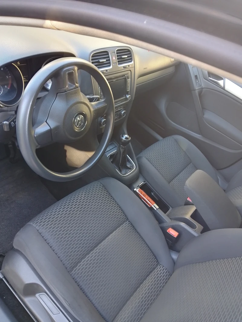 VW Golf 1.6 TDI, снимка 5 - Автомобили и джипове - 47727623