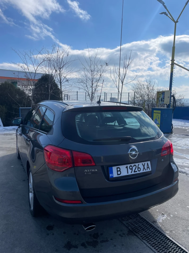 Opel Astra 1.4 Turbo, снимка 8 - Автомобили и джипове - 48763502