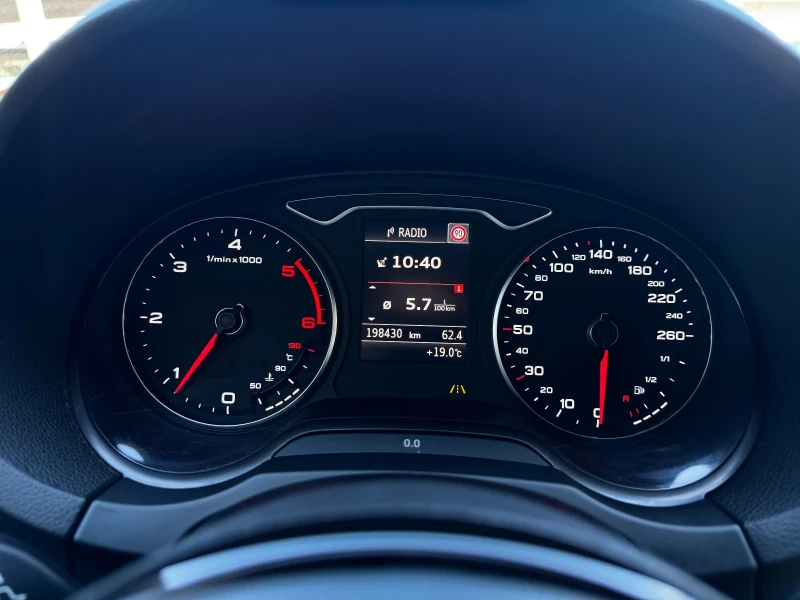 Audi A3 2.0TDI Sportback S-Line LED Distronic Lane Camera, снимка 10 - Автомобили и джипове - 51767615