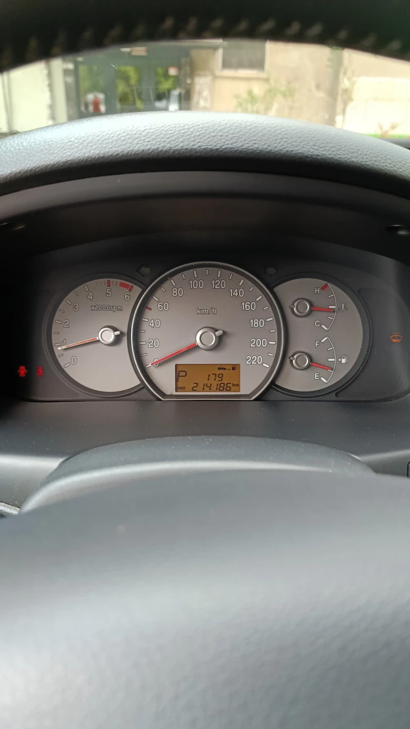 Kia Carens 2.0 TDCI 140HP, снимка 3 - Автомобили и джипове - 53129646