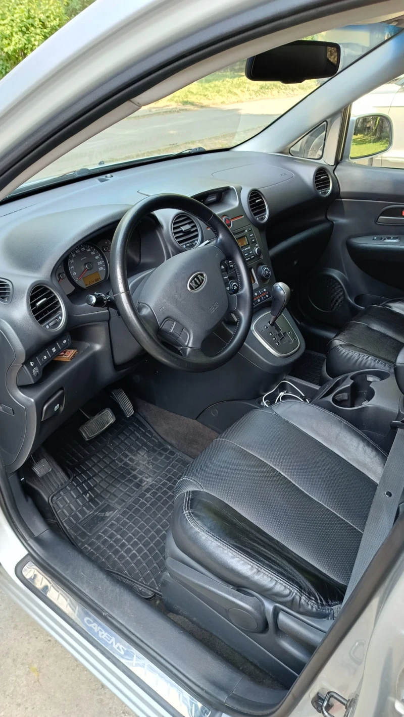 Kia Carens 2.0 TDCI 140HP, снимка 4 - Автомобили и джипове - 53129646