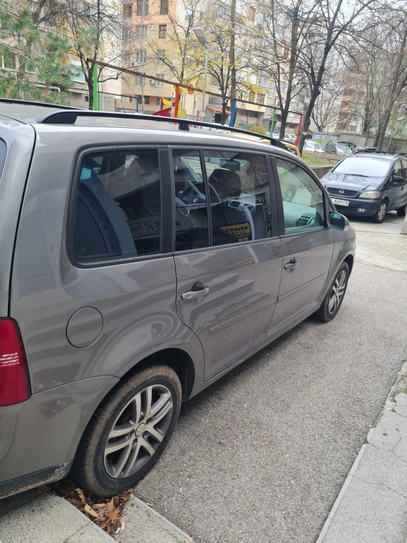 VW Touran, снимка 6 - Автомобили и джипове - 52709978