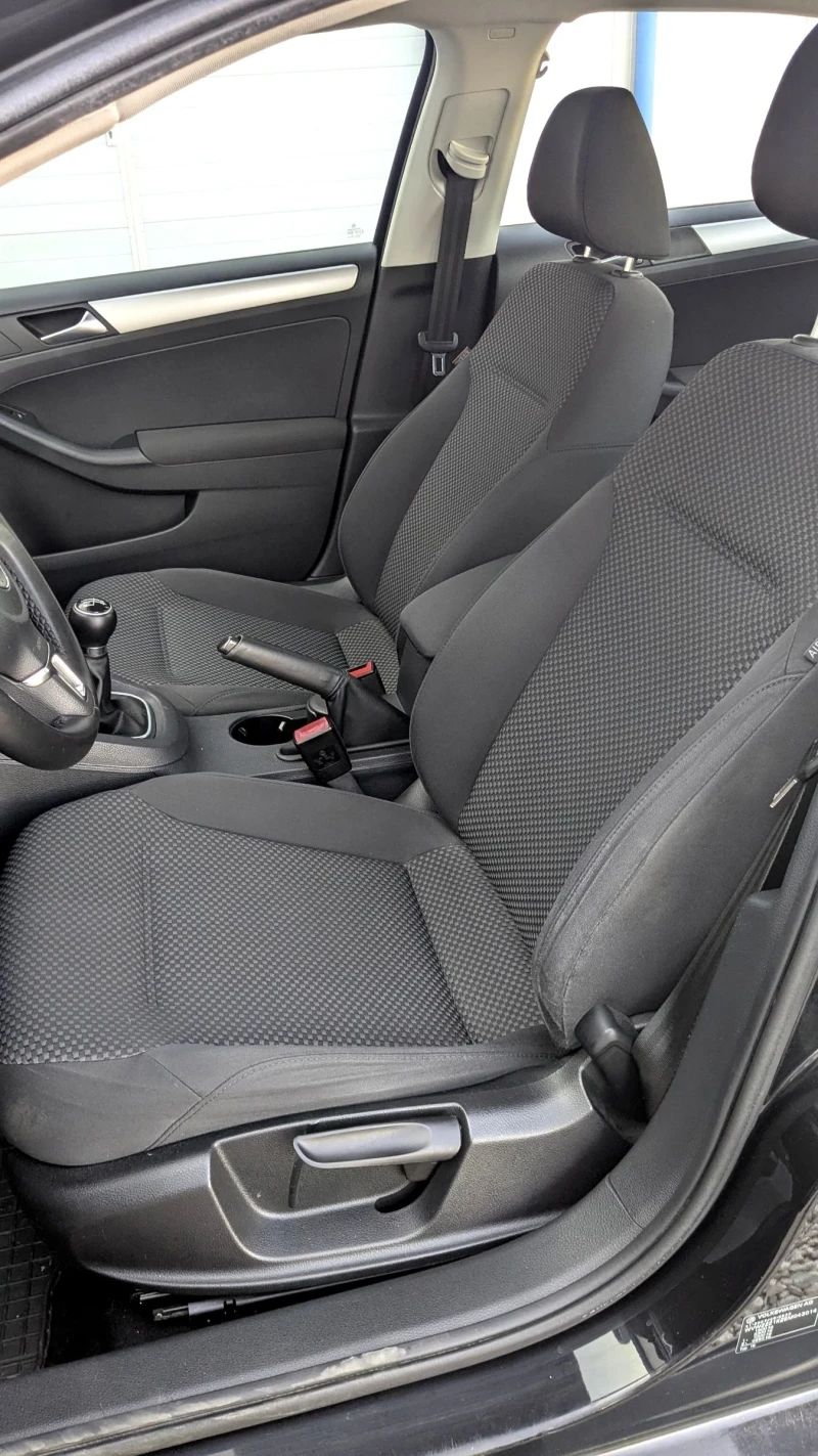 VW Jetta 1.6 TDI, снимка 9 - Автомобили и джипове - 52775929