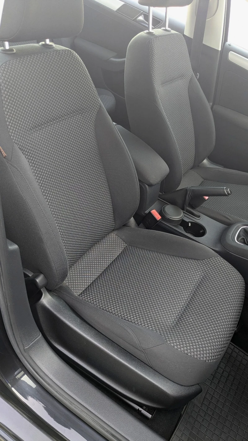 VW Jetta 1.6 TDI, снимка 10 - Автомобили и джипове - 52775929