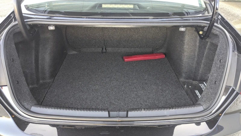 VW Jetta 1.6 TDI, снимка 13 - Автомобили и джипове - 52775929