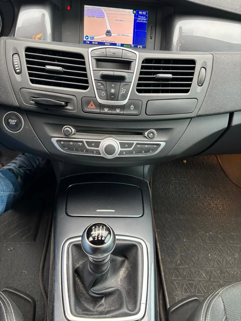 Renault Laguna 2.0dci, 150кс, 11г, Италия, КАТО НОВА , снимка 8 - Автомобили и джипове - 53282454
