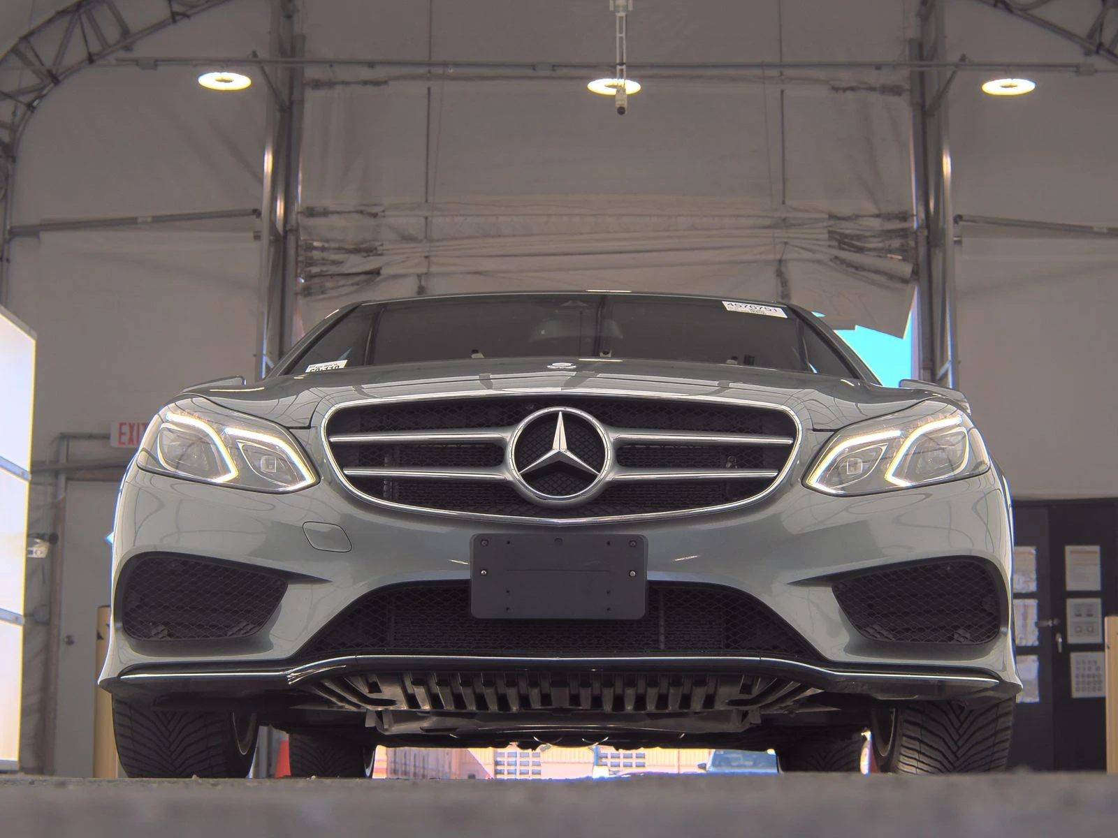 Mercedes-Benz E 350 4MATIC* AMG PACK* HARMAN* PODGREV* KEYLESS GO*  - изображение 2
