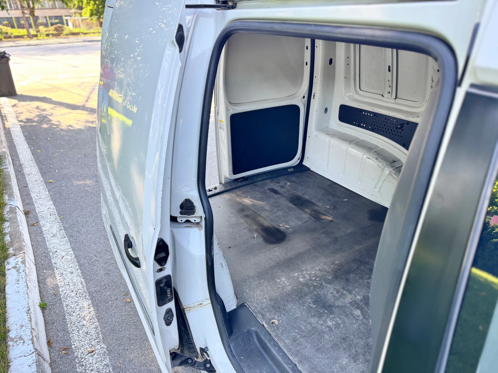 VW Caddy 2.0TDI ТОП!!!КЛИМАТИК!!!СТАРТ/СТОП!!!ОТЛИЧЕН!!! - изображение 6