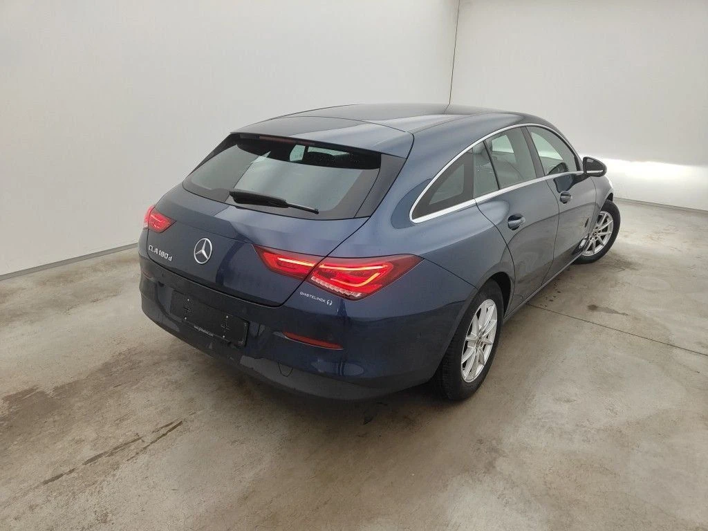 Mercedes-Benz CLA 180  - изображение 3