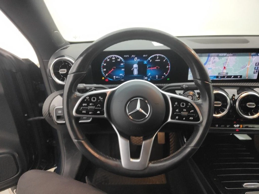 Mercedes-Benz CLA 180  - изображение 5