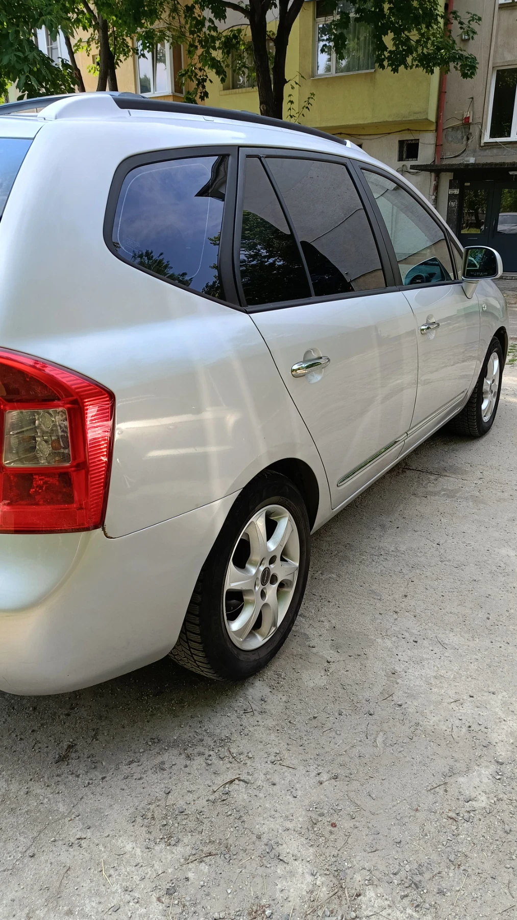 Kia Carens 2.0 TDCI 140HP, снимка 3 - Автомобили и джипове - 53748313