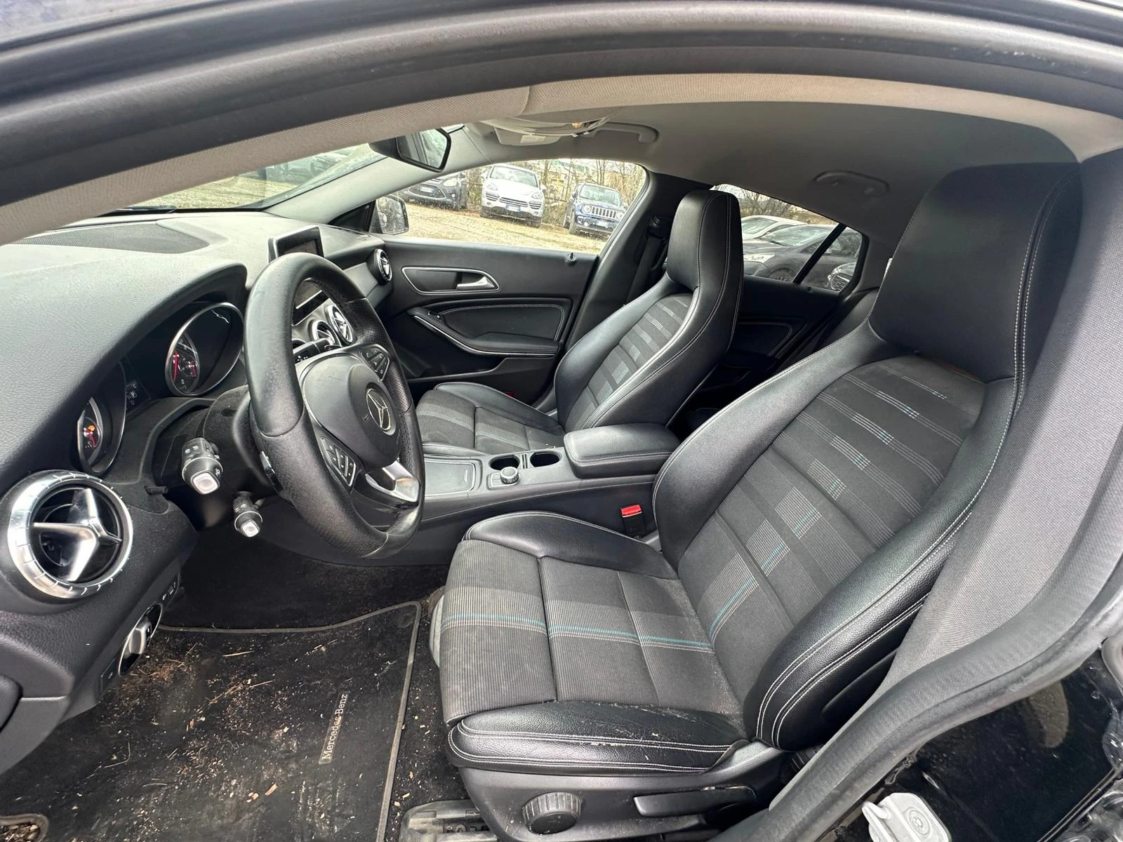 Mercedes-Benz CLA 200 AVTOMAT / EURO 6, снимка 7 - Автомобили и джипове - 53786347