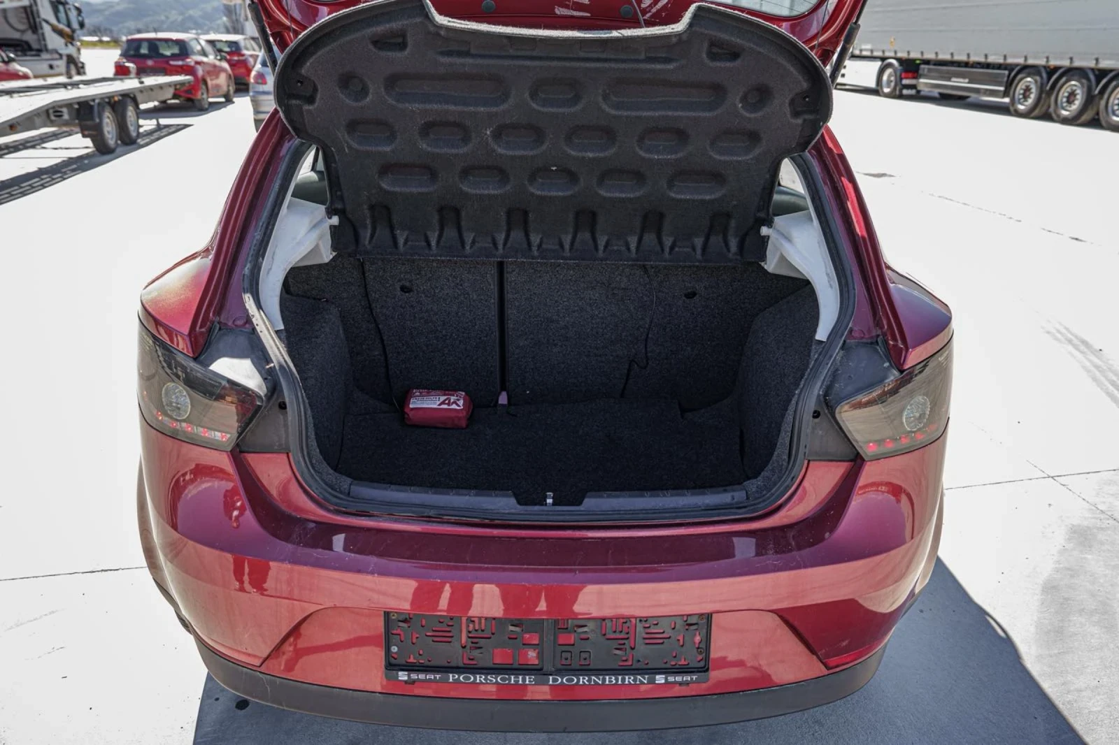 Seat Ibiza 1.6 TDI , снимка 8 - Автомобили и джипове - 54420720