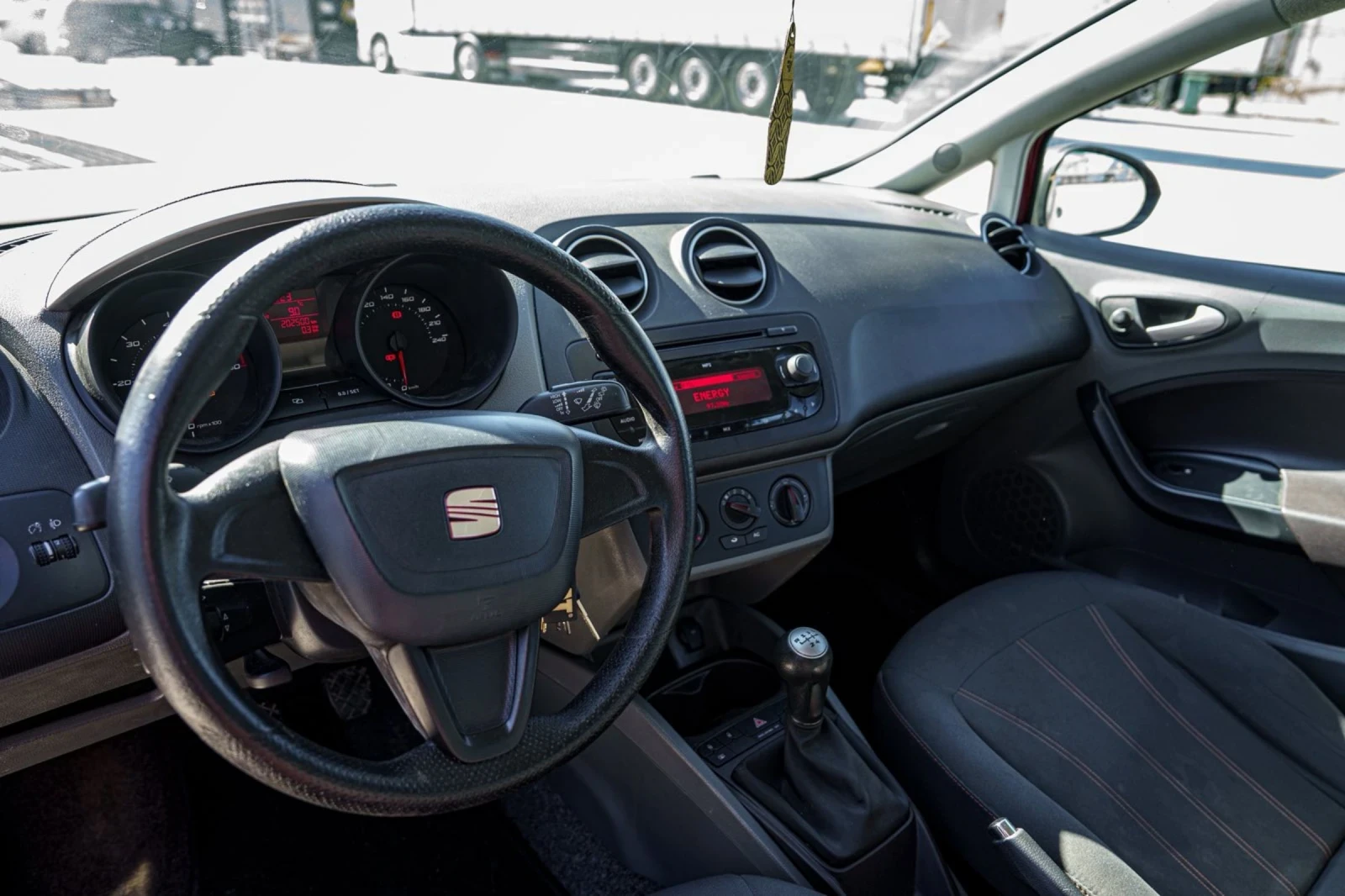 Seat Ibiza 1.6 TDI , снимка 3 - Автомобили и джипове - 54420720