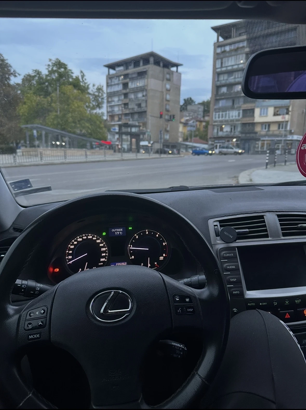 Lexus IS 220d 2.2 D-Cat, снимка 2 - Автомобили и джипове - 55079369