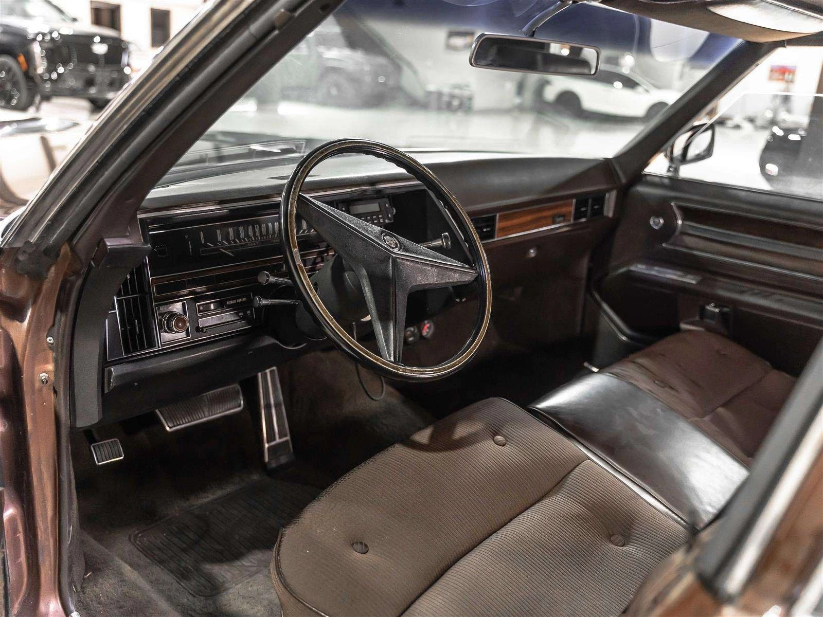 Cadillac Fleetwood * Classic American Luxury | Iconic Cadillac Stylin, снимка 6 - Автомобили и джипове - 56132723