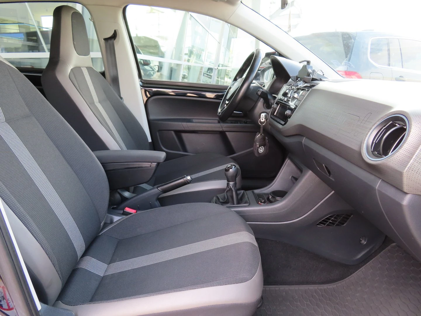 VW Up, снимка 6 - Автомобили и джипове - 56420237