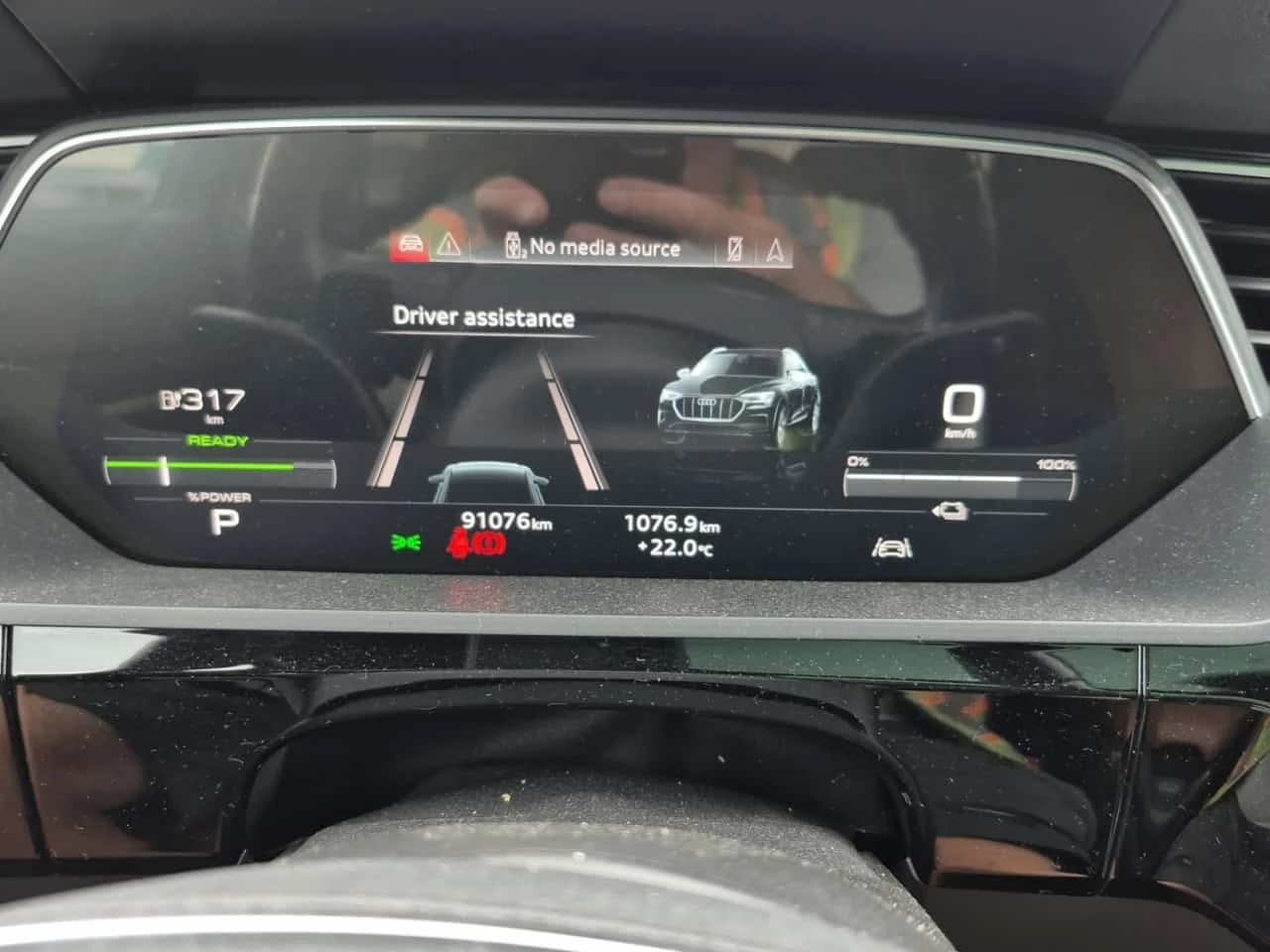 Audi Q8 E-TRON| HUD| 360| PANO| , снимка 9 - Автомобили и джипове - 56208007