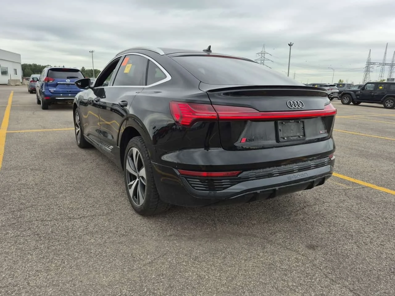 Audi Q8 E-TRON| HUD| 360| PANO| , снимка 4 - Автомобили и джипове - 56208007