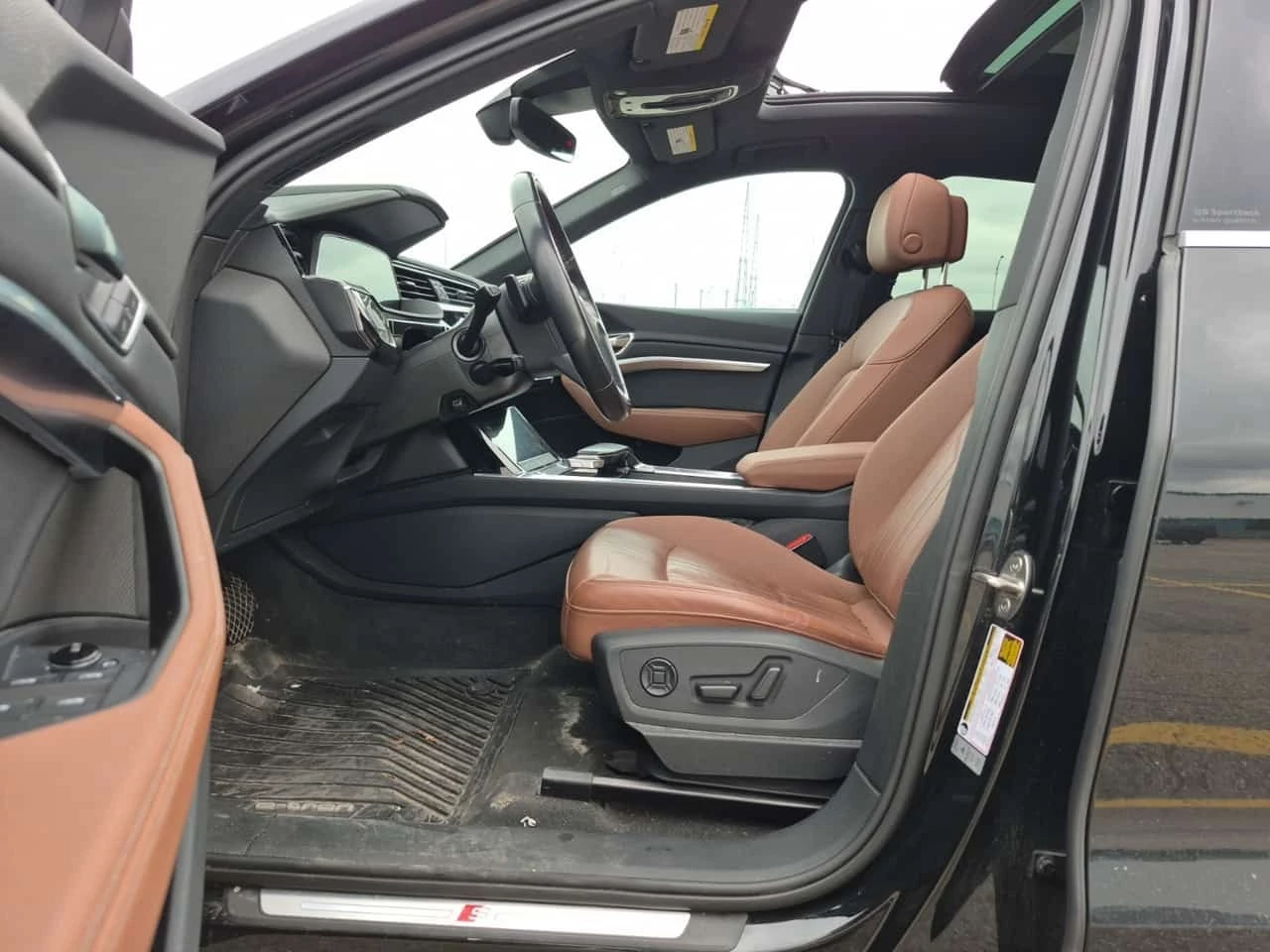 Audi Q8 E-TRON| HUD| 360| PANO| , снимка 5 - Автомобили и джипове - 56208007