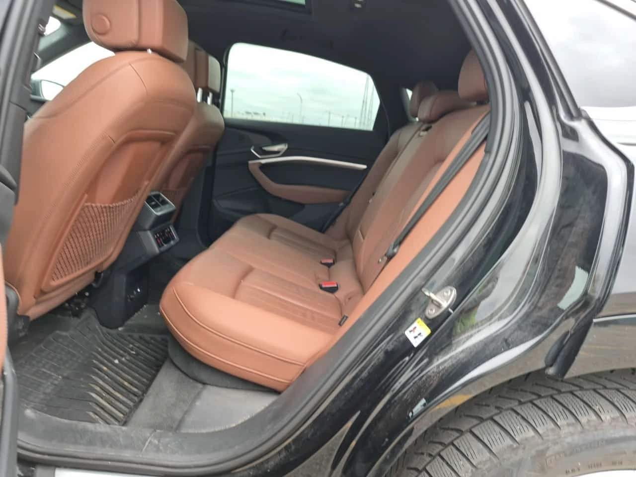 Audi Q8 E-TRON| HUD| 360| PANO| , снимка 12 - Автомобили и джипове - 56208007
