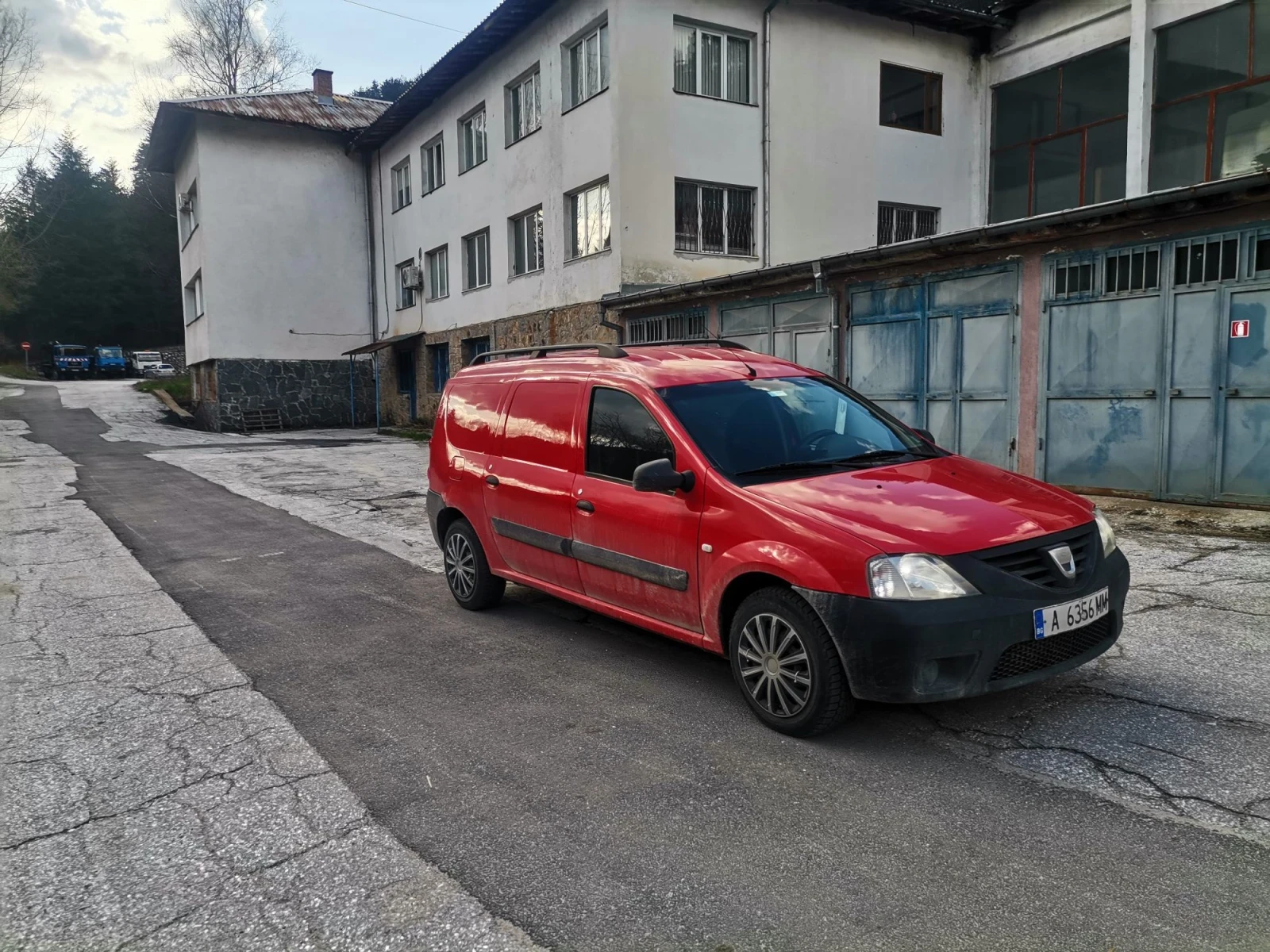 Dacia Logan, снимка 2 - Автомобили и джипове - 56683262