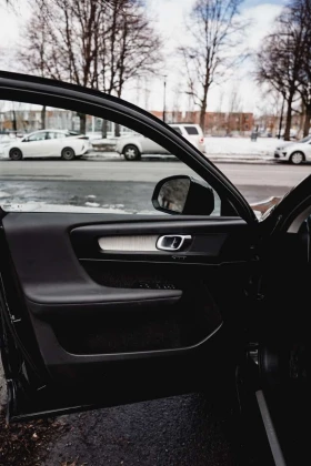 Volvo XC40 * B5 AWD Plus Dark Theme * CARFAX * ПАНО * KEYLESS - 32800 € / 64151.22 лв. - 33438480 16