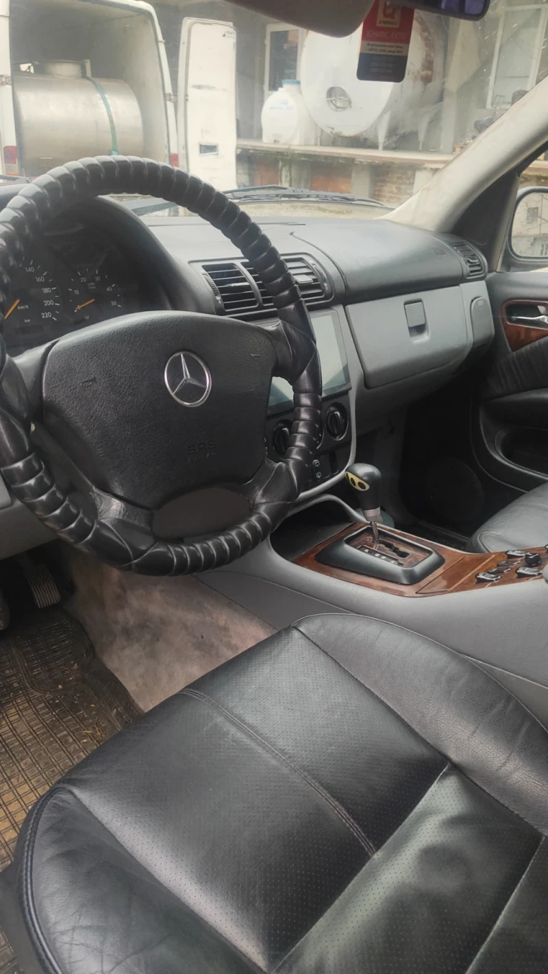 Mercedes-Benz ML 270, снимка 4 - Автомобили и джипове - 48238350