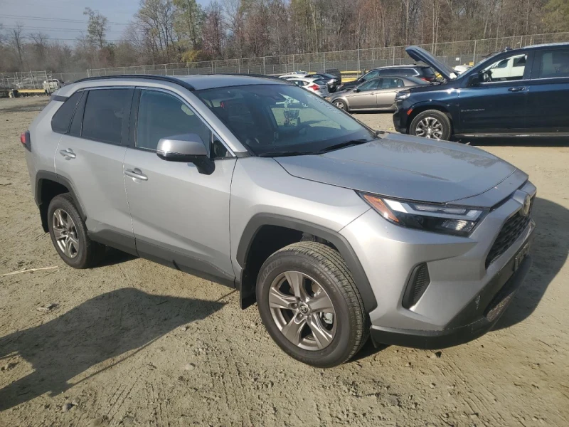 Toyota Rav4 2.5L XLE * LED * Дистроник * Lane Assist, снимка 1 - Автомобили и джипове - 48307244