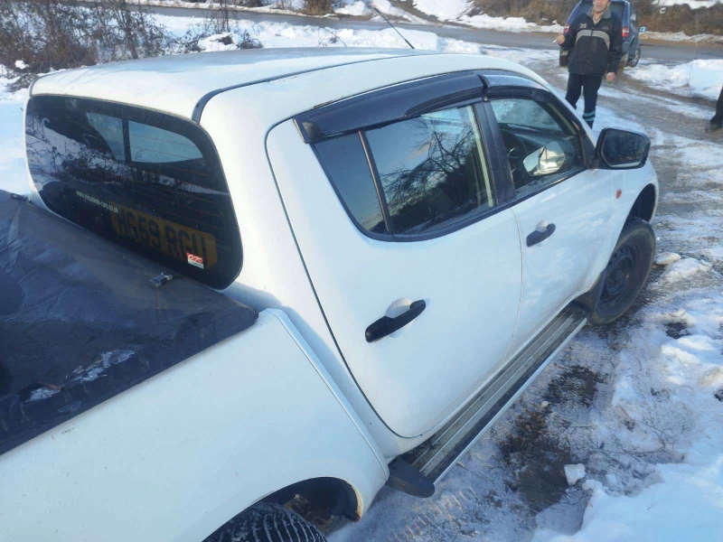 Mitsubishi L200, снимка 6 - Автомобили и джипове - 48952466