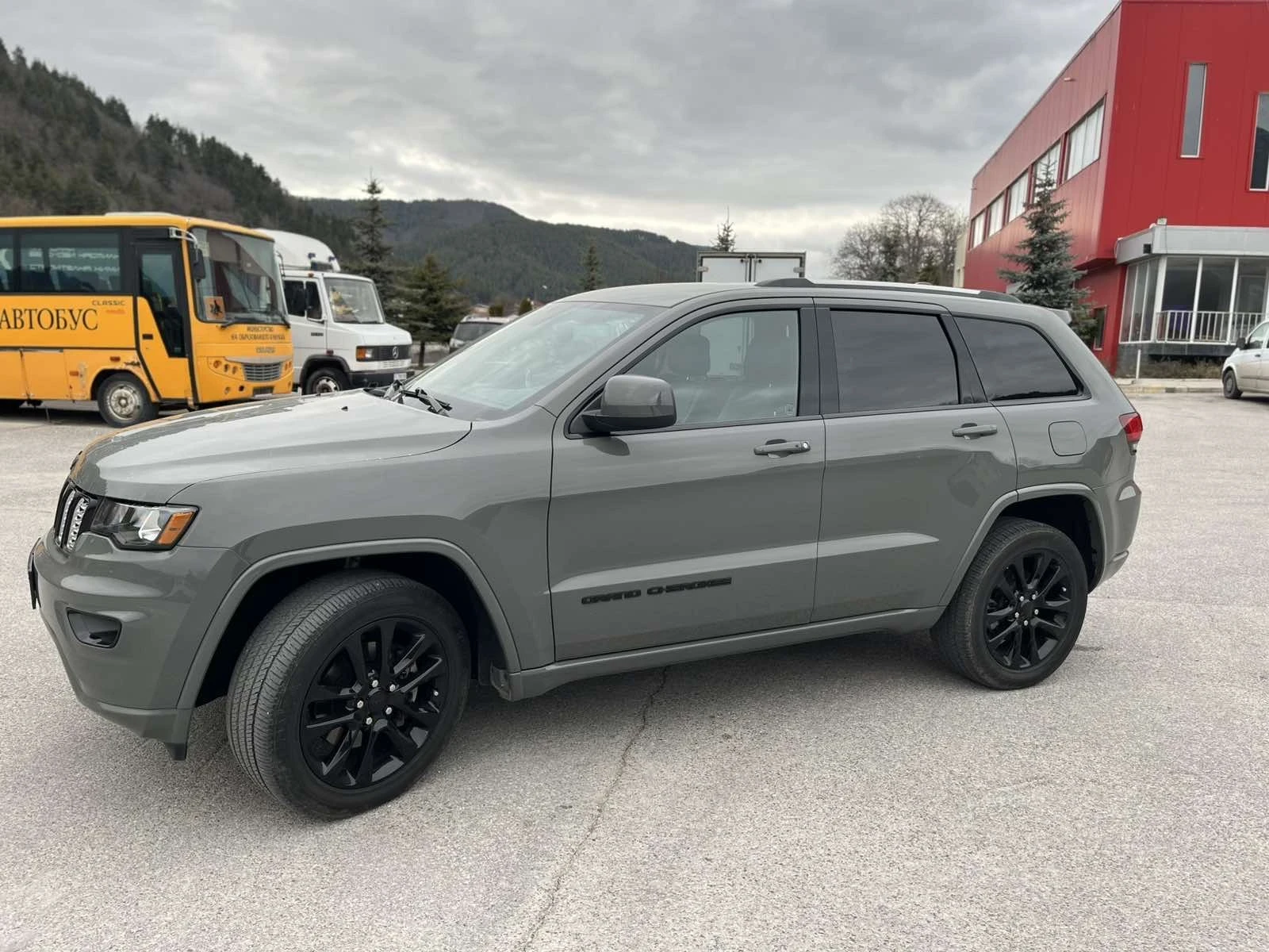 Jeep Grand cherokee LAREDO E 3.6 V6 AWD 8ZF, снимка 4 - Автомобили и джипове - 53917732