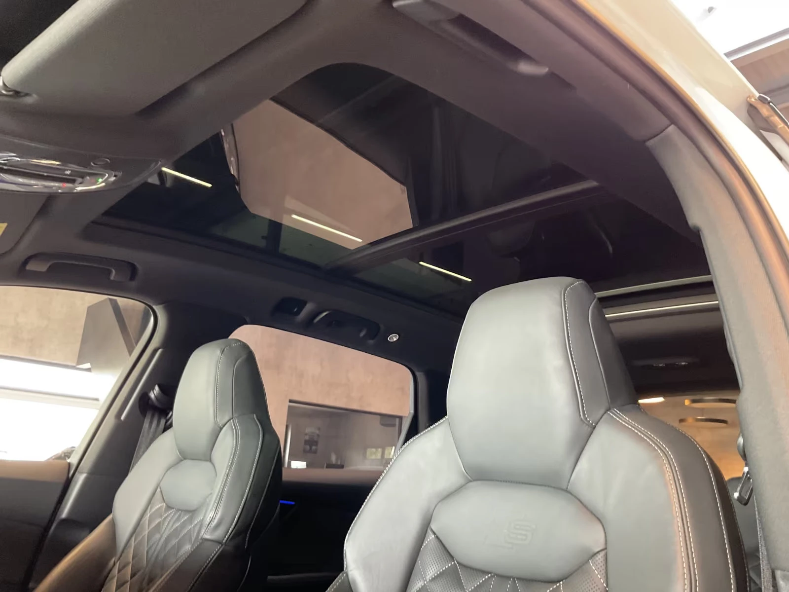 Audi SQ7 B&O/507HP/HUD/MATRIX/PANO/360/ACC/396z, снимка 12 - Автомобили и джипове - 54423954