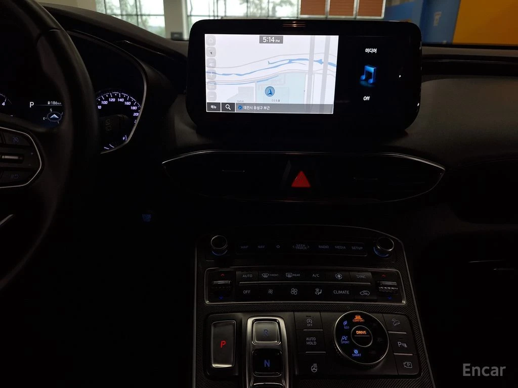 Hyundai Santa fe 2.2D Exclusive* 4x4* ПОДГРЕВ* ОБДУХВАНЕ* КАМЕРА* , снимка 12 - Автомобили и джипове - 54460416