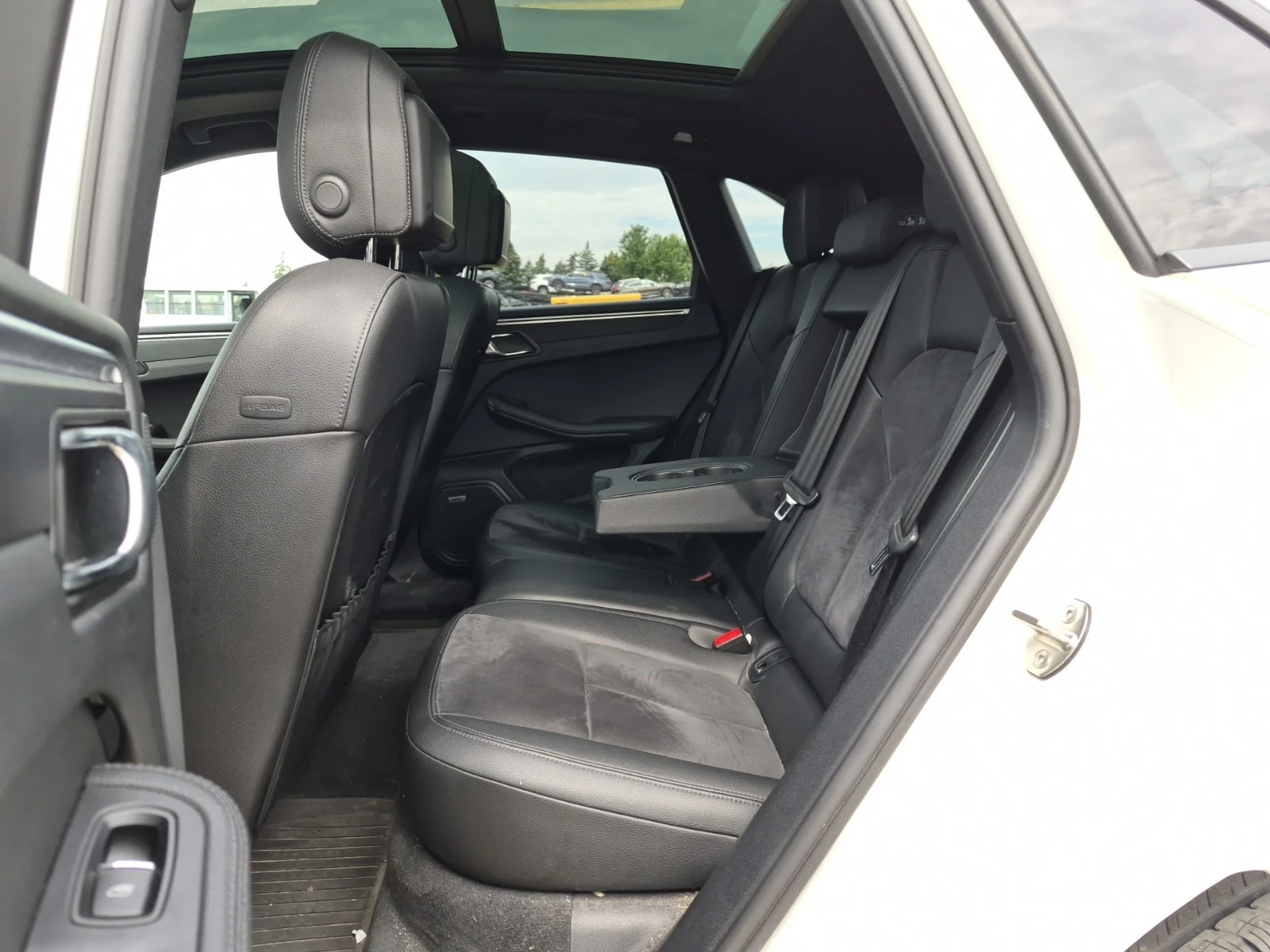 Porsche Macan  AWD 3.0L / 360 / MEMORY / PANO , снимка 12 - Автомобили и джипове - 55999844