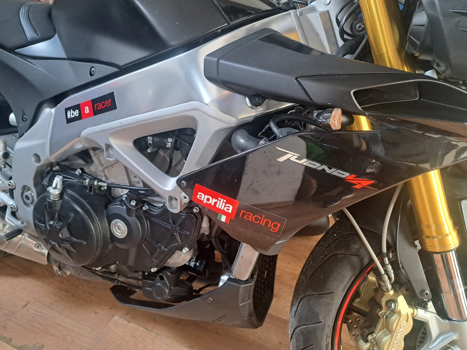 Aprilia Tuono V4 R APRC ABS - изображение 7